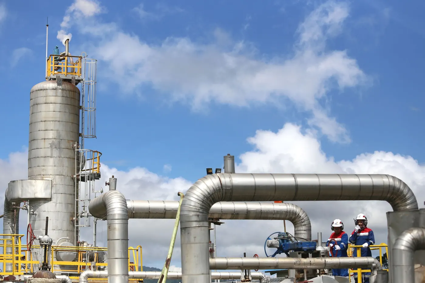 Engineers in safety gear at a gas processing plant